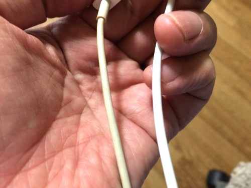 iPadとiPhoneの充電ケーブルは太さが違う