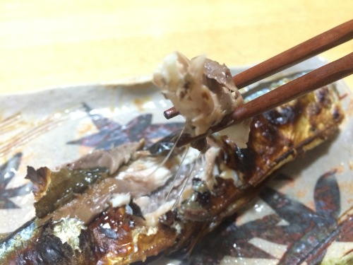 焼いたサンマの中