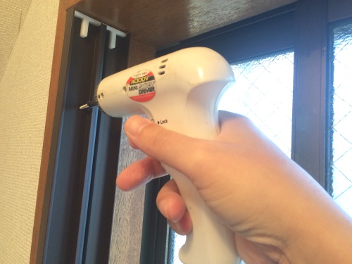 インプラス立て枠のネジ止め