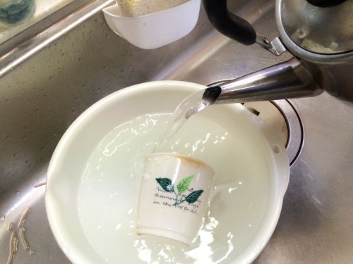 沸騰したお湯を入れる