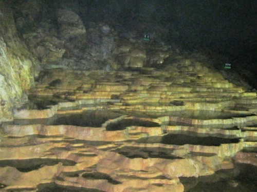 秋芳洞の百枚皿