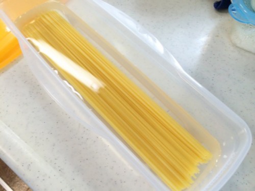 パスタを専用アイテムに入れて５００ＣＣの水を入れる