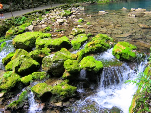 洞内の造形以外に入り口もきれい