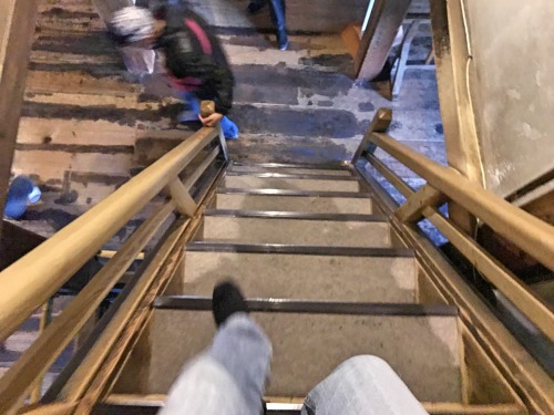 松本城の急な階段で筋肉痛になった