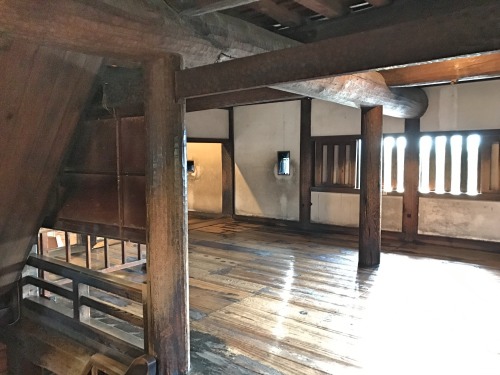 松本城の梁は永年に渡って城を支えてきた