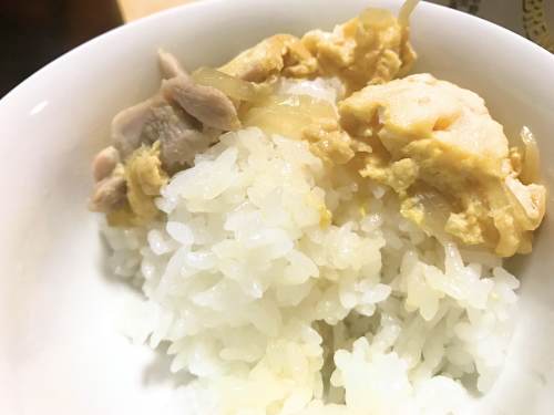 長崎県松浦市のふるさと納税『旬のお野菜＋産みたて濃厚玉子』の玉子を親子丼にしたら美味しかった