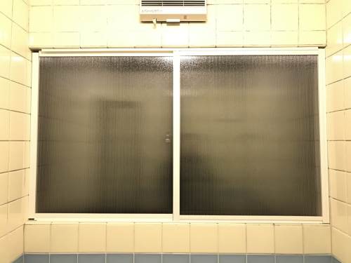 お風呂に内窓をつけた状態