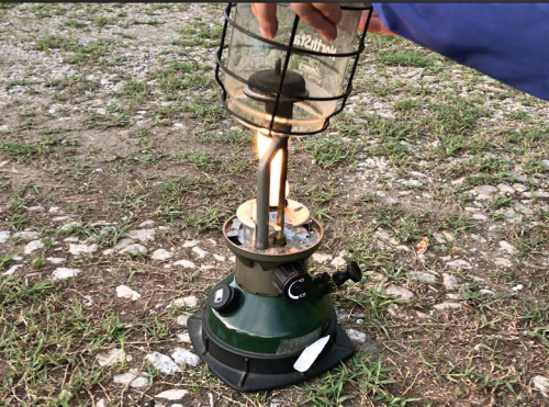 ホワイトガソリンランタンのガラスでふたをする