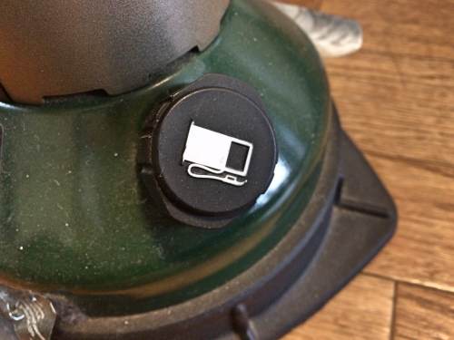 ホワイトガソリンランタンのガソリン入れ口