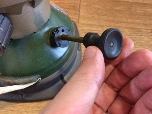 ホワイトガソリンランタンのポンプノブ