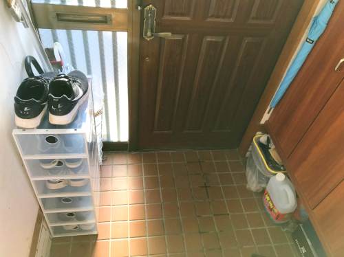 横向きに靴収納ケースを置いたら違和感が無くなった