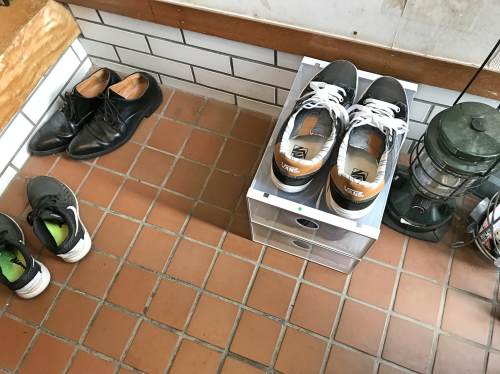 靴収納ケースをこの位置に置いてみた