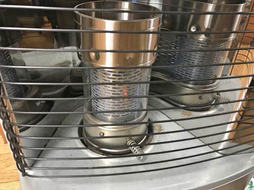 石油ストーブは少しずつ赤くなる